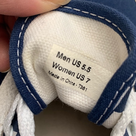 Vans - Size 7 (woman) size 5.5 (Men) - Picture 6 of 8